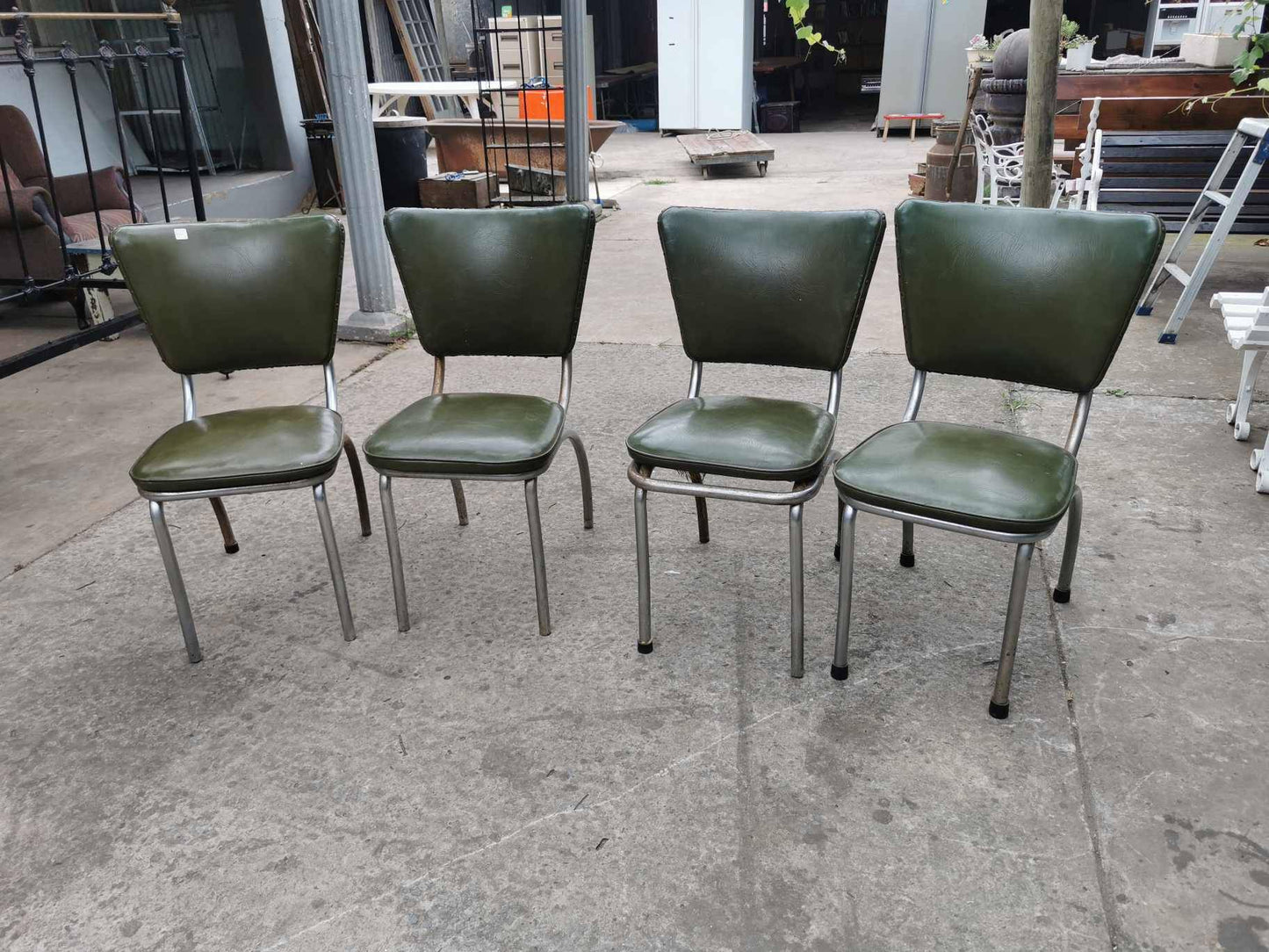 Set of 4 retro chairs